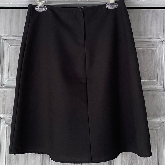 SPEECHLESS Black A-Line Skirt with Green Flower Embellishment.  Size 7 - Picture 2 of 6